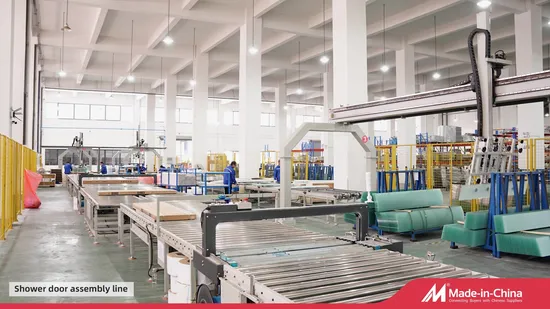 Schwenkbare Glasduschtür für Badewanne